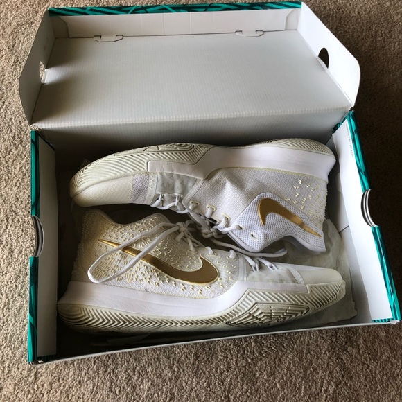 Kyrie 3 - Picture 5 of 6